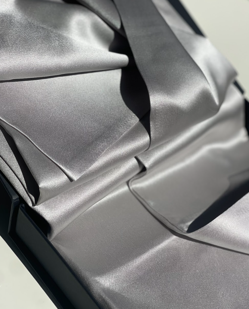 Serenquor 100% Mulberry Silk Pillowcase in Silver showcasing smooth 22 Momme Grade 6A silk fabric and premium craftsmanship